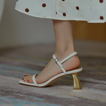 Romos sandalai moterų 2020 m. vasarą naujas odos paprastas žodis sagtis sandalai mados laukinės formos aukštakulniai sandalai Z928