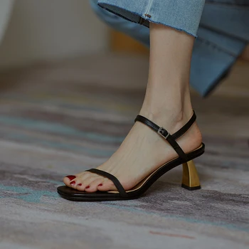 Romos sandalai moterų 2020 m. vasarą naujas odos paprastas žodis sagtis sandalai mados laukinės formos aukštakulniai sandalai Z928