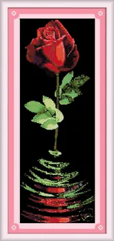 Raudona rožė gėlių dekoras tapybos suskaičiuoti ant drobės Kryželiu Siuvinėti rinkinių Rankdarbiams Rinkiniai DMC 14CT 11CT juodos spalvos audinio, jei panaudoto nemarginto