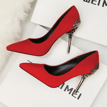 Aukšti kulniukai nuotakos raudona vestuvių batai seksualus pažymėjo tne siurbliai moterų mados metalo apdaila stiletto ponios batai chaussure femme