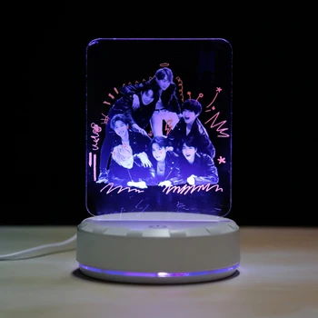 Naujas Atvykimo Spalvinga Kpop Naktį Šviesos diodų (LED) Plastiko, Akrilo Darbalaukio Lempos Kortelės Miegamųjų Namo Apdaila Dovana Gerbėjų Rinkimo
